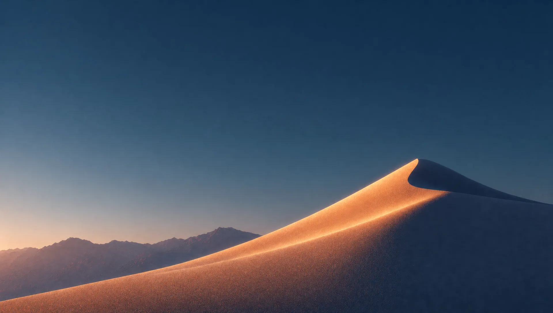 An open dune horizon at dawn. Wide field, breath of distance.